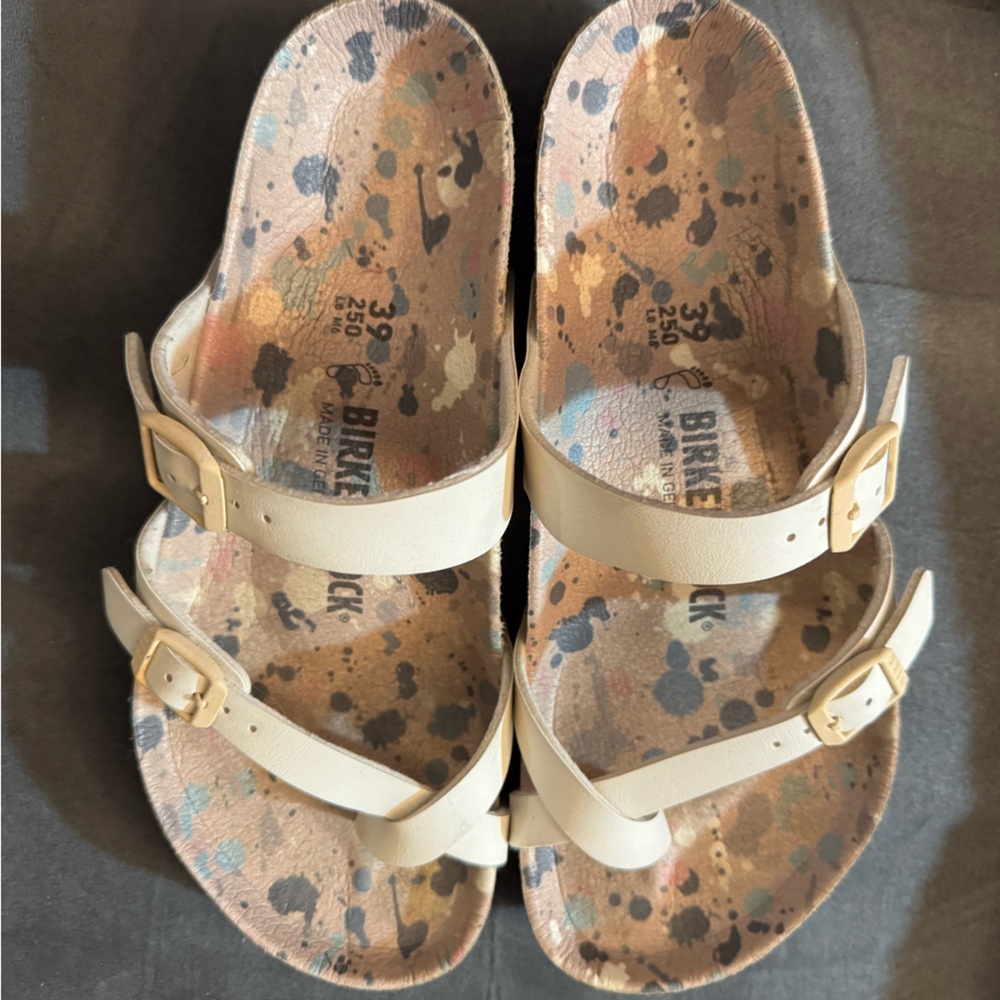 EUC Women’s Birkenstock Mayari Slide Sandal - Eggshell. Size 8/39.